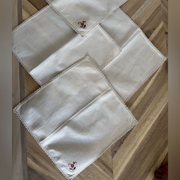 White linen hand embroidered delicate floral dinner napkins set of 4 - Picture 7 of 7